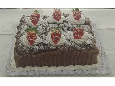 BOLO MOUSSE COM RECHEIO CEREJA  E NOZES