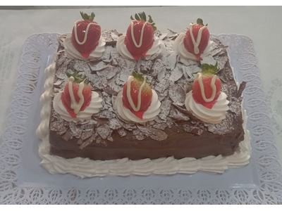 BOLO FLORESTA NEGRA RECHEIO MORANGO E CEREJA