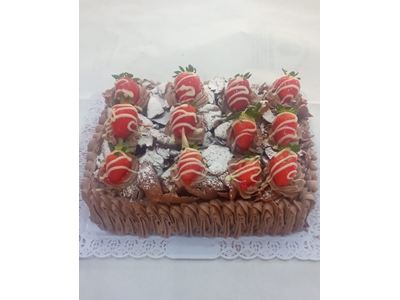 BOLO DE MOUSSE COM RECHEIO PESSEGO