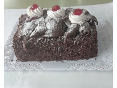 BOLO MOUSSE COM RECHEIO PESSEGO E ABACAXI 