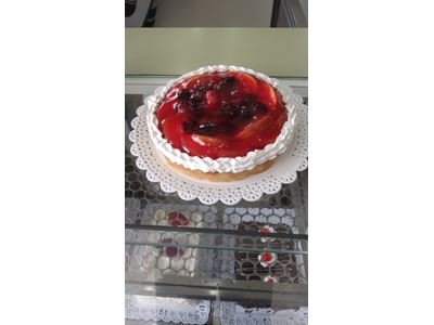 TORTA MISTA , MAÇÃ , AMEIXA E MORANGO